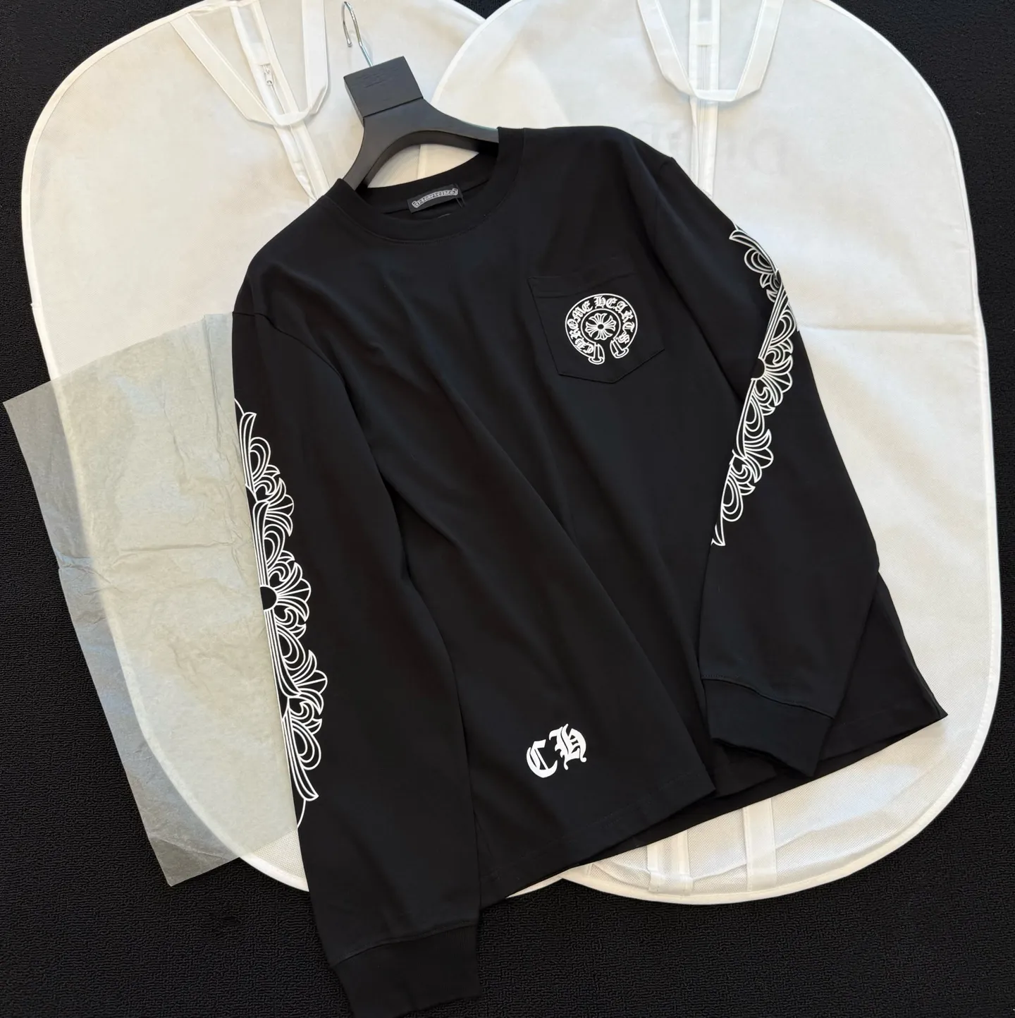 P180 Style number: D408 ChromeHearts-CH ChromeHearts city limited cross Sanskrit printed long sleeves SIZE #s m l xl Length 69 71 73 74 Bust 106 110 114 118 Sleeve length 64 65 66 67